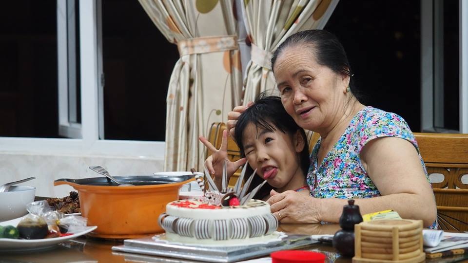 Ở cùng ông bà : đừng làm tổn thương các cụ
